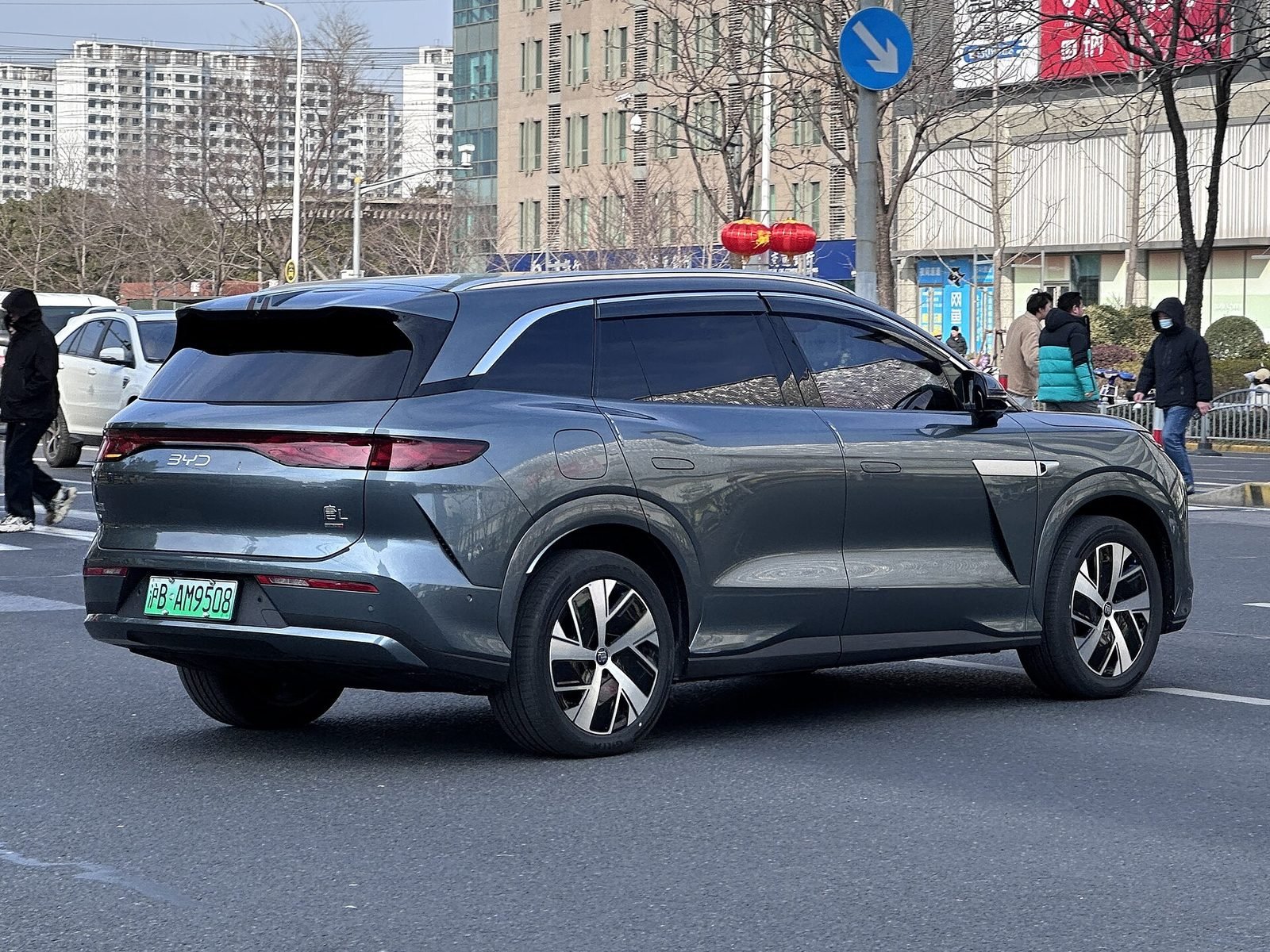 Rear three-quarter view of the BYD Tang L on a city street — the Atto 8's twin for the Chinese market.