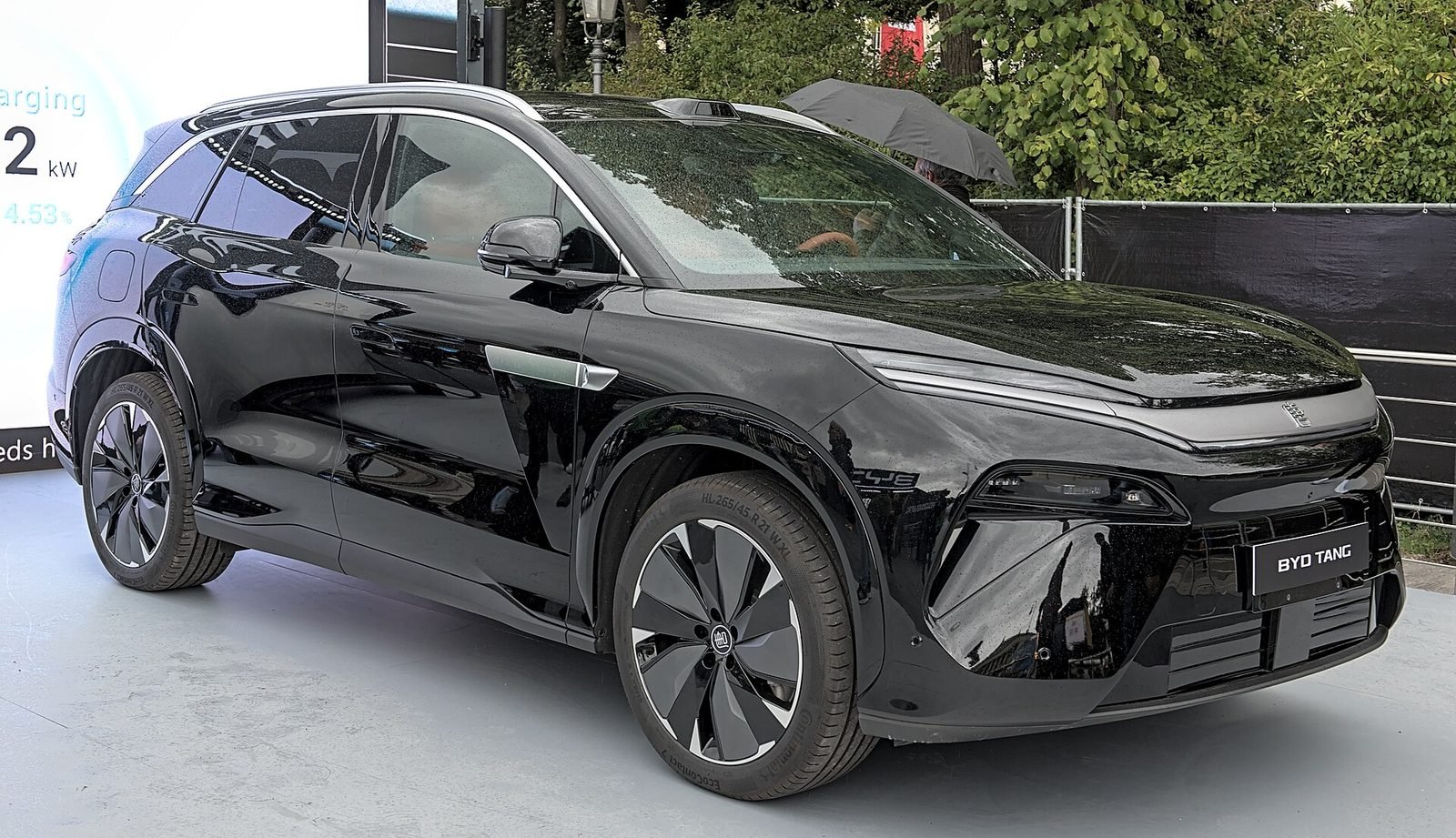 BYD Atto 8 electric SUV — the European version of the Tang L EV — debuts with 405-mile range and 9-minute flash charging.