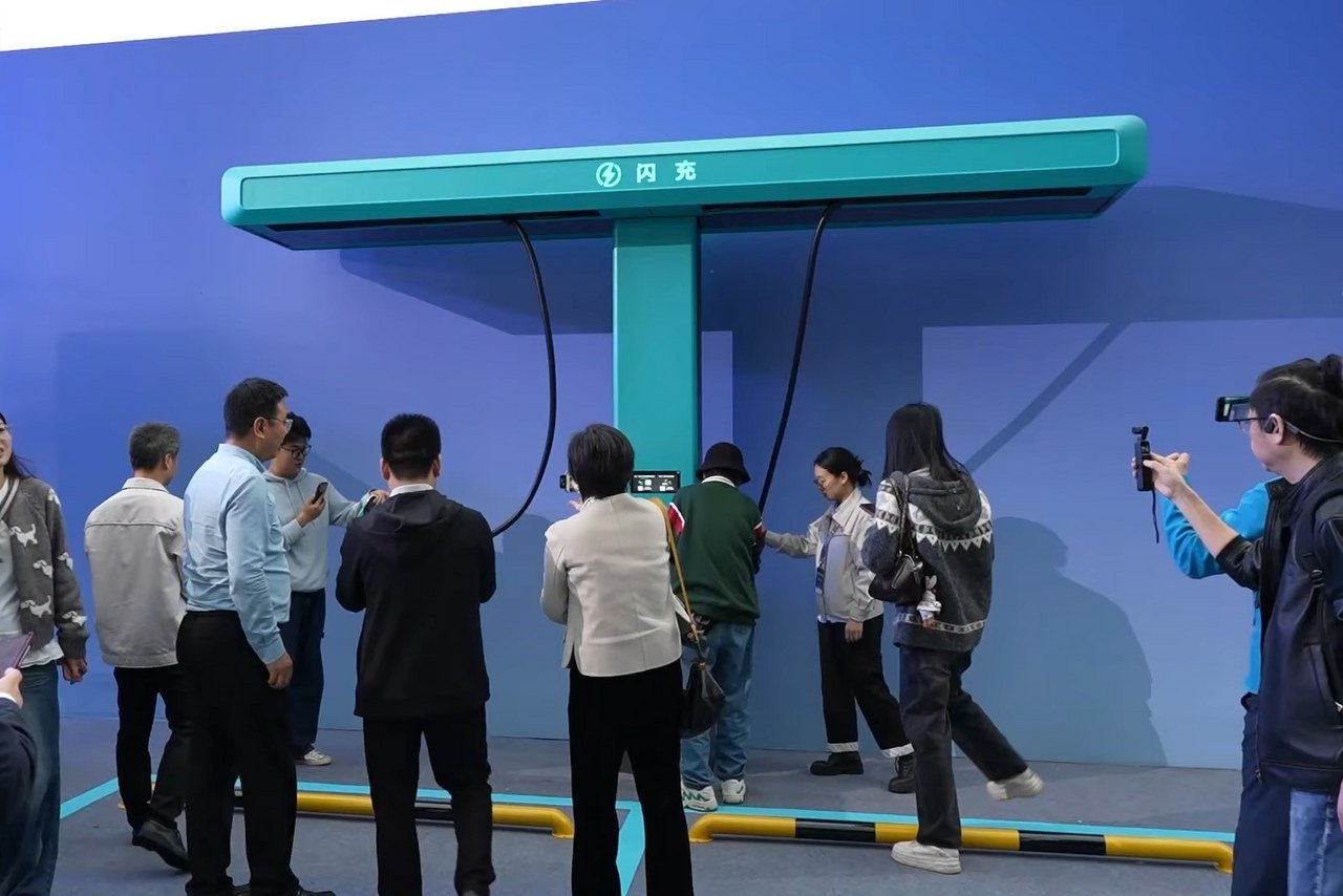 BYD Flash Charging 1,500 kW charging station demonstration