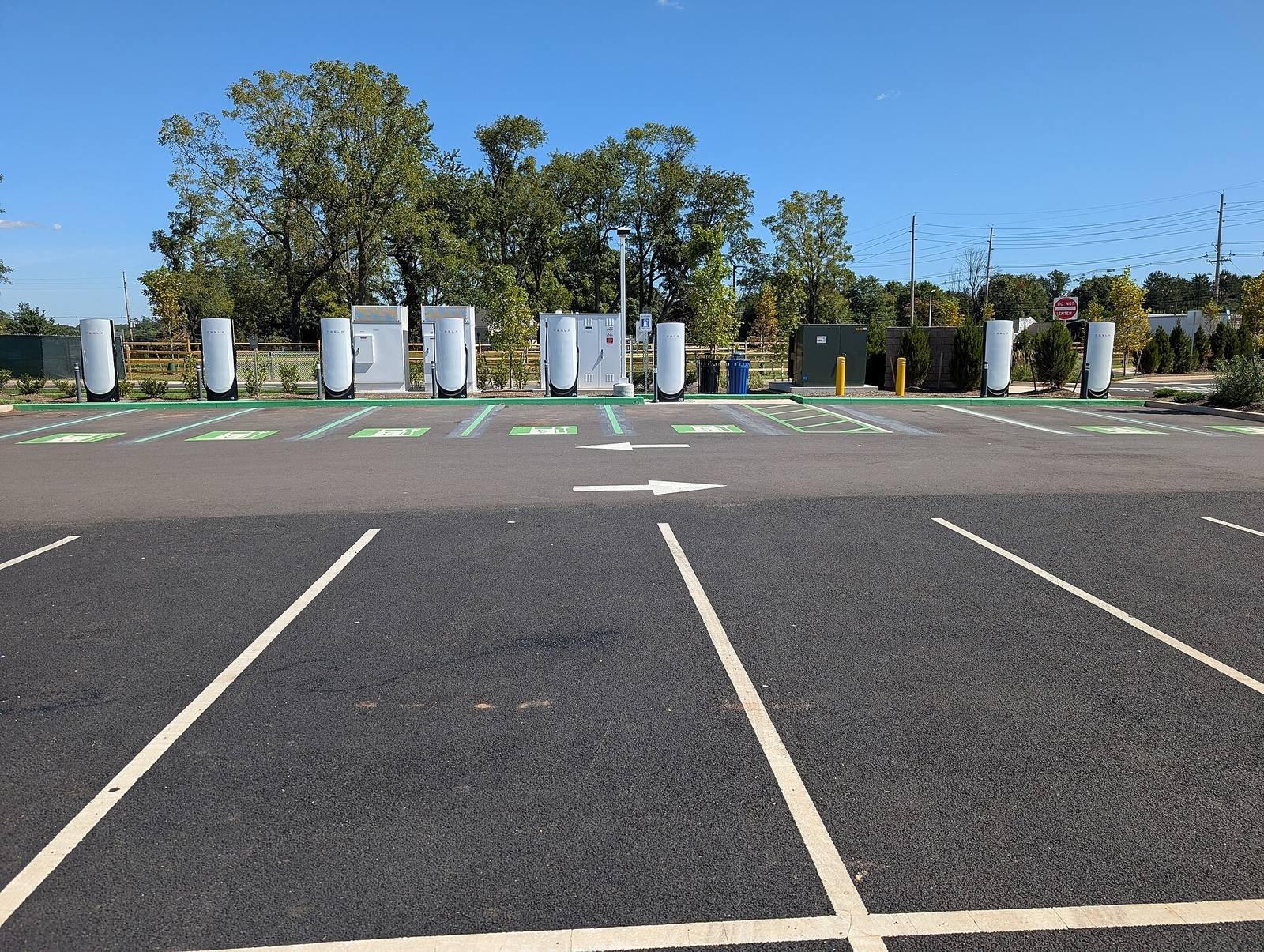 Tesla Supercharger stalls in Montgomery, New Jersey