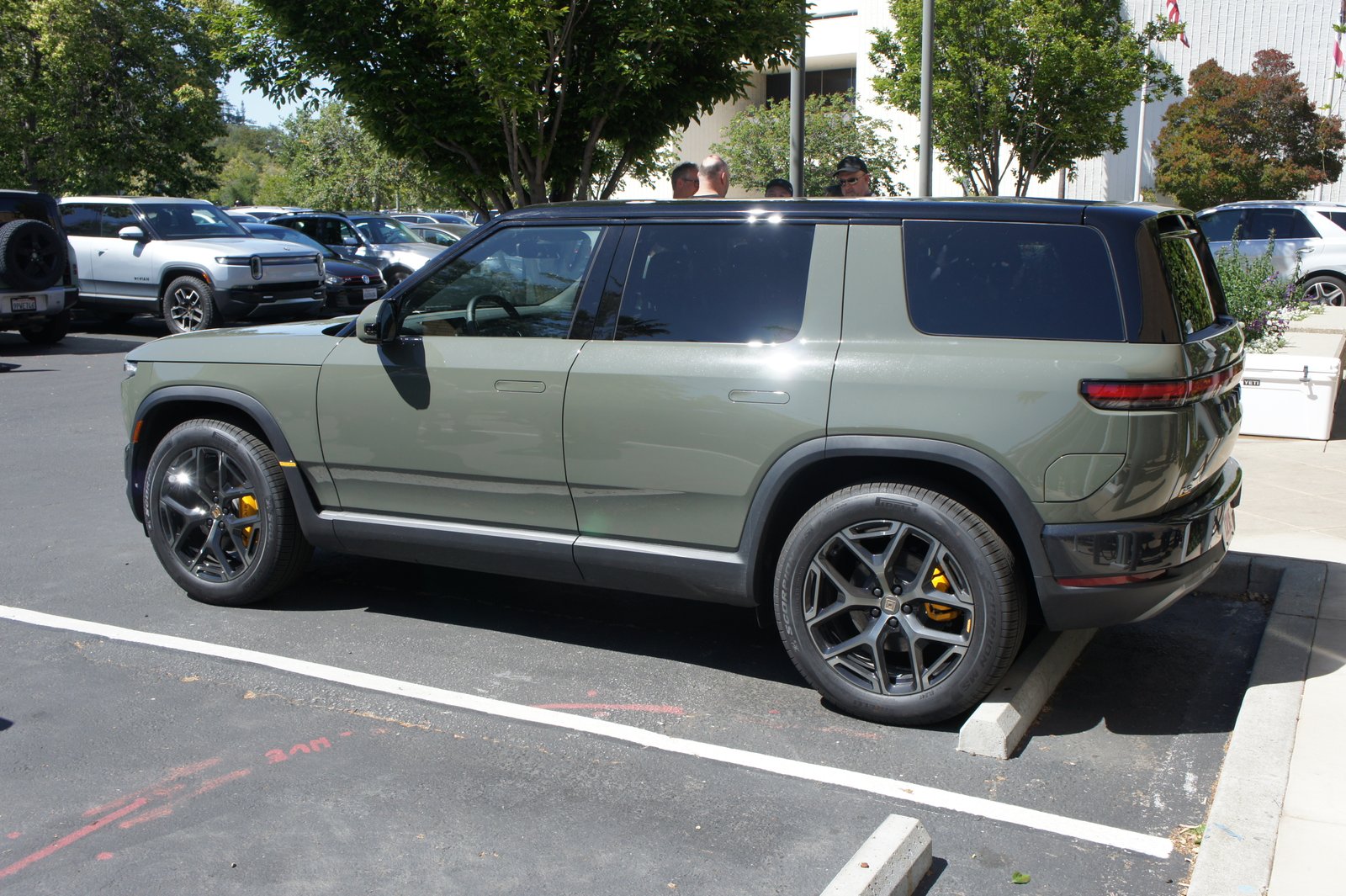 Rivian R2 side profile